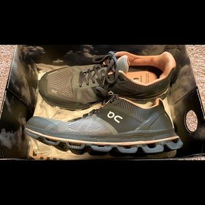 On running shoes Cloudace